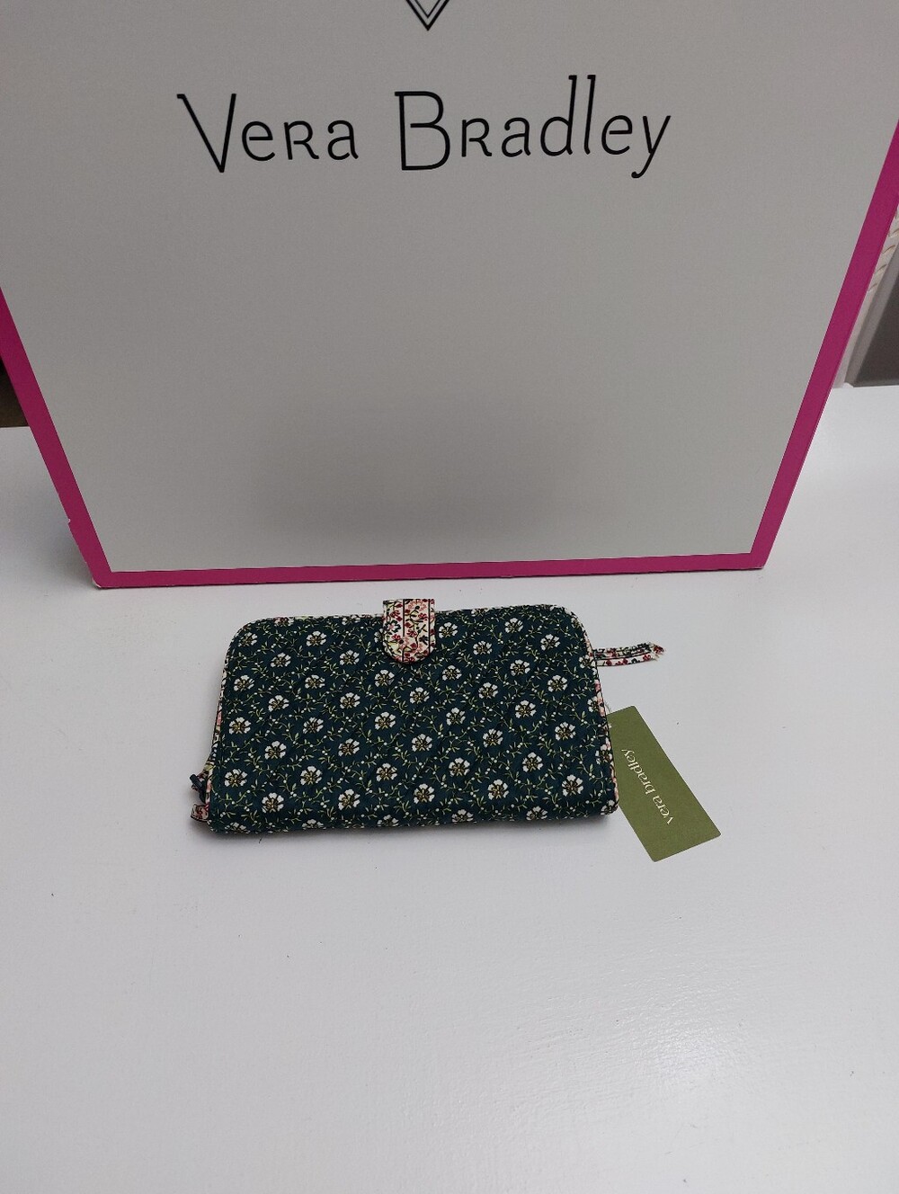 Vera Bradley Large Tab Wallet Mistletoe Lattice NWT - Picture 1 of 4